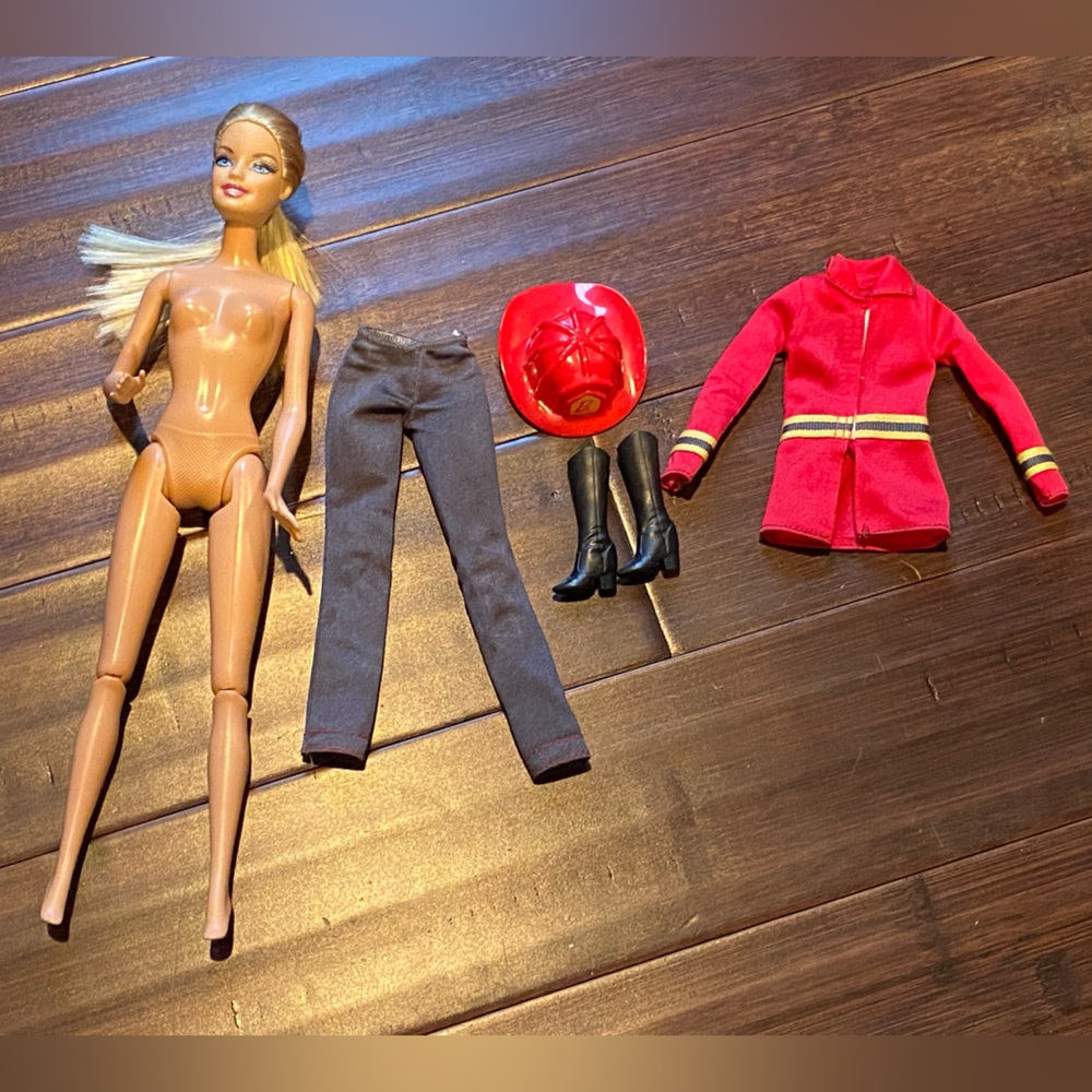 Barbie Careers Firefighter Doll 🔥 👩‍🚒 - Picture 7 of 12